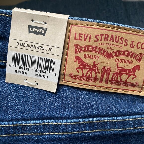 Levi's Women's Super-Low Double-Button Relaxed-Fit Denim Jean. Size 24 - Picture 6 of 10